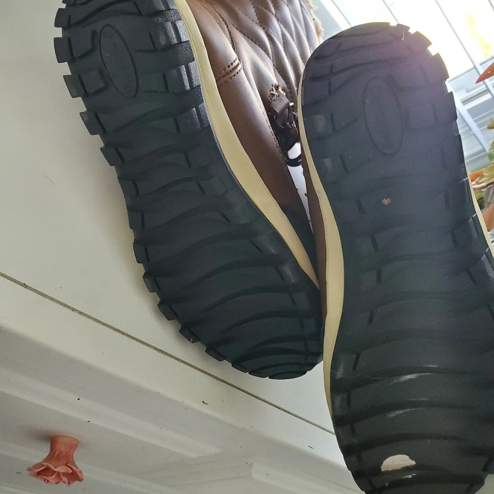 Bearpaw Snow Boots - Picture 5 of 6